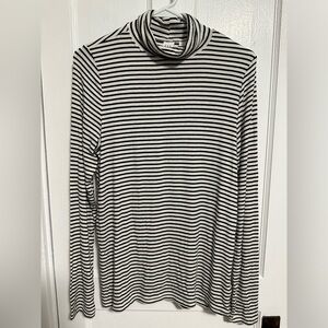 GAP lightweight striped turtleneck